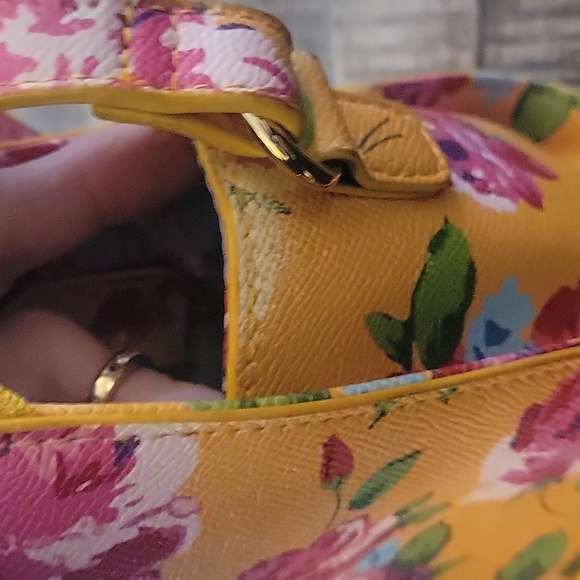 Betsey Johnson spring crossbody - Picture 2 of 5